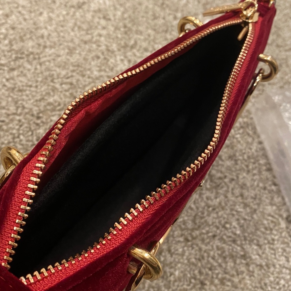 GWP Gucci Beauty Red Velvet Bag with Pearl and Gold Handles NWOT - Picture 7 of 8